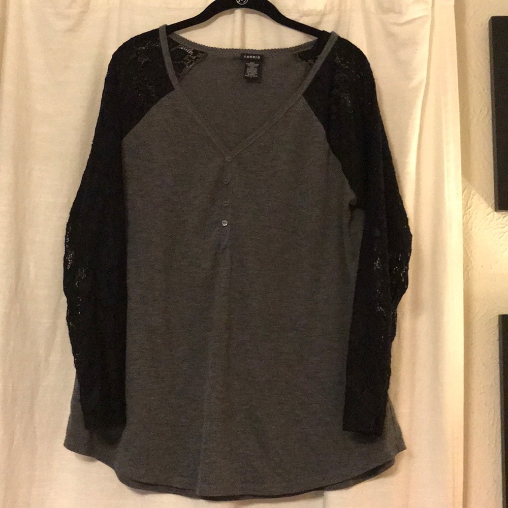 Lace sleeve raglan henley